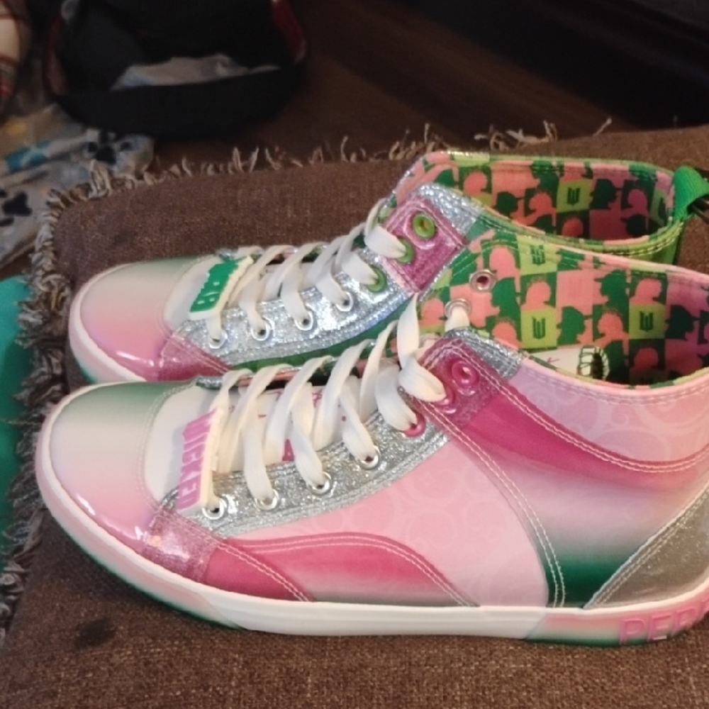 Size 10 Woman Wicked Shoes